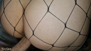 Парень подцепил шлюху и трахнул ее в заброшенном доме